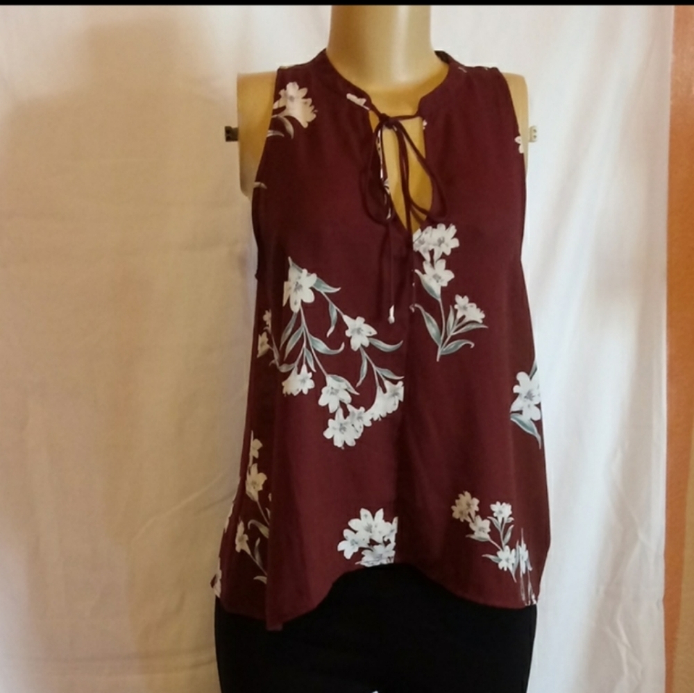 Gently-loved Sleeveless High & Low Top